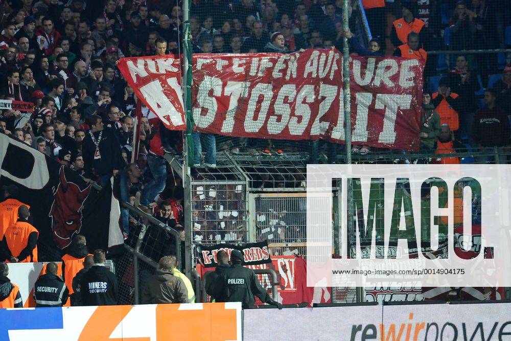 Fußball 2. Bundesliga 12.Spieltag: 1. FC Kaiserslautern am 28.10.2013 im rewirpower Stadion. Banner der Fans aus Kaiserslautern