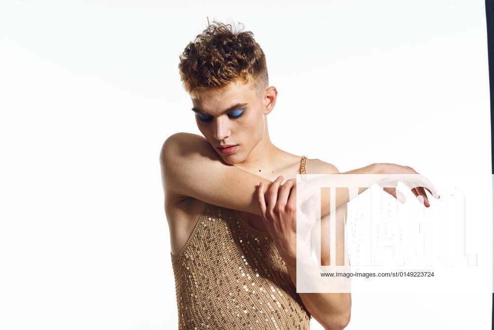 IMAGO Creative: 2022 Sport Favoriten IMAGO Creative: Internationaler Tag der Sichtbarkeit von Transgender am 31. März man with female makeup dress posing fashion transgender man with female makeup dress posing fashion transgender. High quality photo