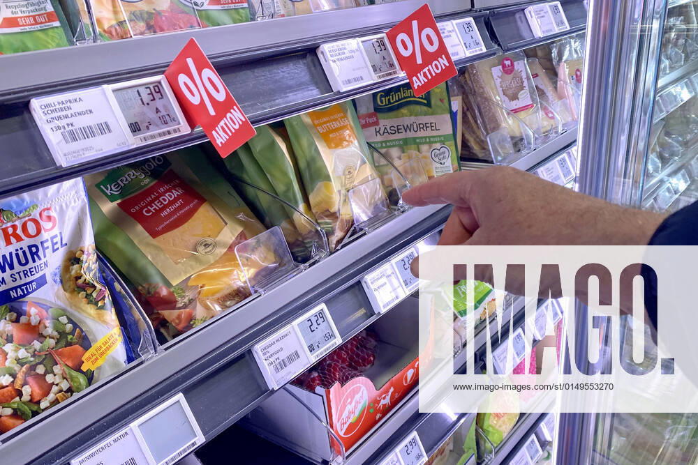 VERBRAUCHERPREISE: Inflation in Deutschland im Januar hoeher als erwartet.Preisschild,Preisaushang,Kuehltheke,Milchprodukte, Einkauf,Inflation,Verbraucherpreise,Teuerung,