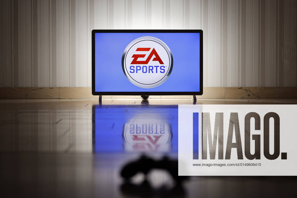 Das Logo der Marke EA Sports des US-amerikanischen Videospielentwicklers und -publishers Electronic Arts auf einem Bildschirm, im Vordergrund ein Gaming-Controller. (Symbolbild, Symbolfoto) Köln, 01.02.2022 Foto:xC.xFuturexImage
