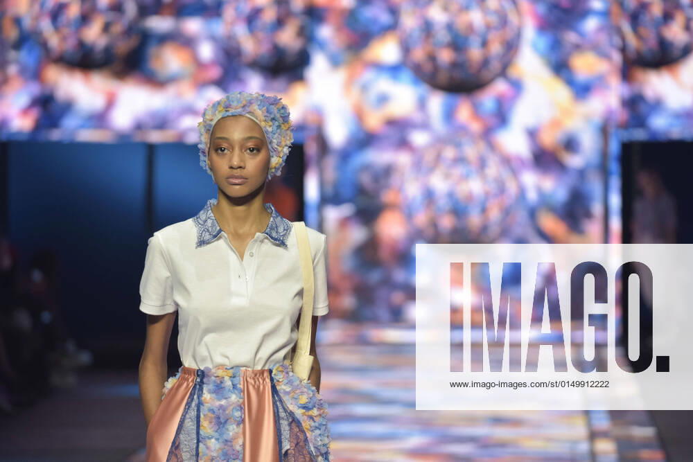Bilder des Jahres 2022, Entertainment 02 Februar Entertainment Themen der Woche KW05 Altaroma 2022 A model walks the runway at the AnnaGiulia Firenze fashion show during Altroma 2022 at Cinecitta Studios on Febraury 04,2022& xD;& xA;Rome, Italy Rome Italy