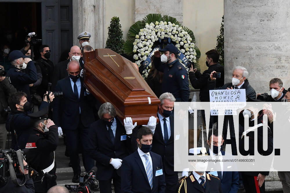 Rome, Monica Vitti s funeral at the Church of the Pictured Artists: