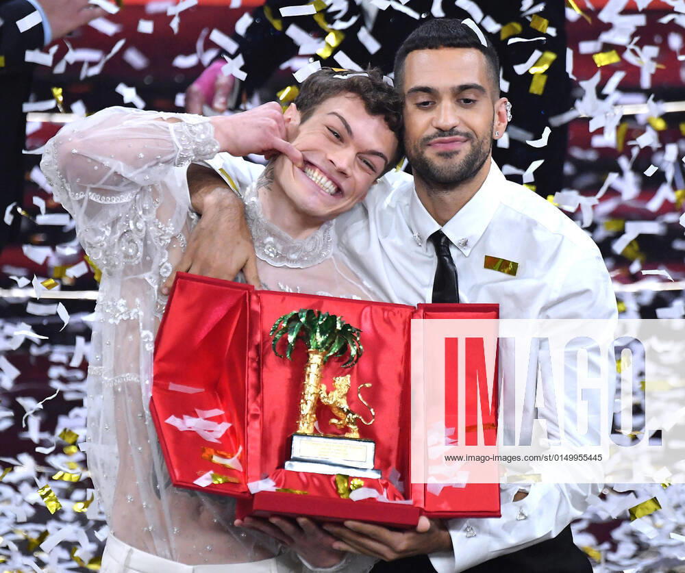Italian singers Blanco & Mahmoodon pose on stage at the Ariston theatre with the prize after winning the 72nd Sanremo Italian Song Festival, in Sanremo, Italy, 05 February 2022. The music festival runs from 01 to 05 February 2022. ANSA ETTORE FERRARI. SANREMO - ZUMAa110 20220206_zaf_a110_072
