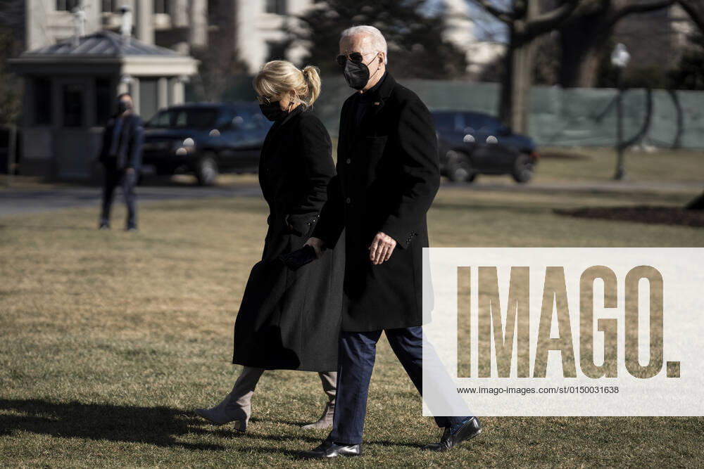 United States President Joe Biden and first lady Dr. Jill Biden walk off Marine One from their weekend in Wilmington, Delaware, Sunday, February 6, 2022 in Washington DC Washington USA - ZUMAs152 20220206_zaa_s152_007