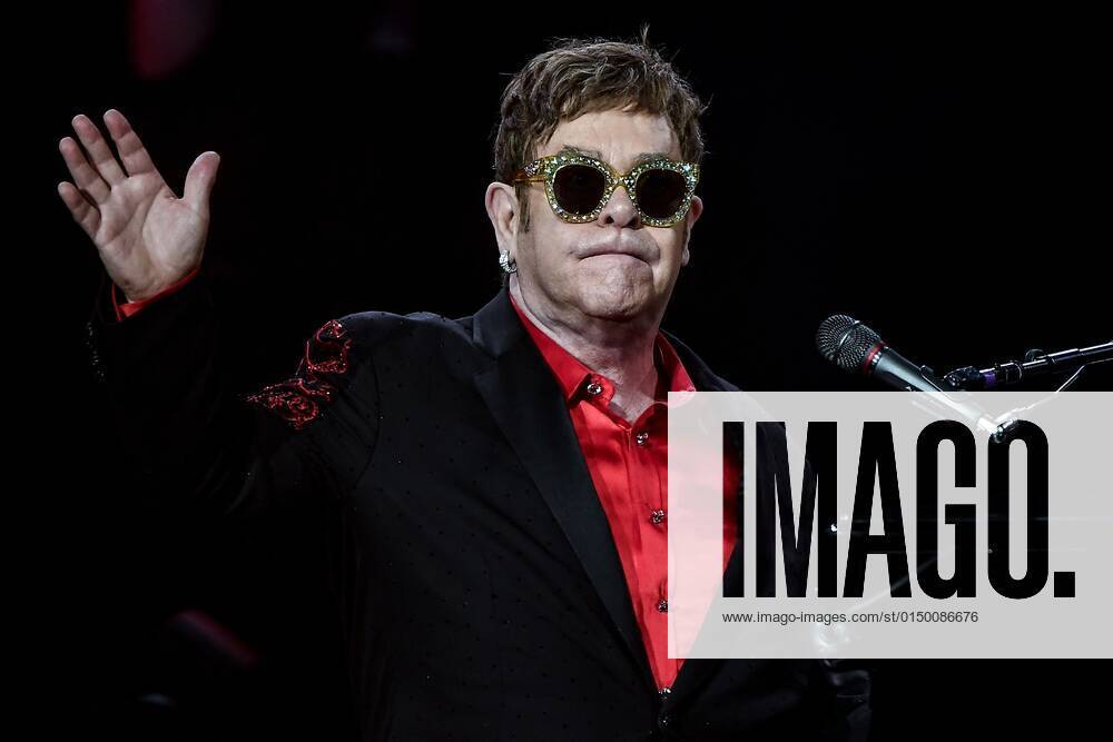 Elton John s concert in Moscow 3256880 14.12.2017 British singer Elton John performs as part of the Wonderful Crazy Night Tour in the Crocus City Hall. Evgenya Novozhenina Sputnik Moscow Russia