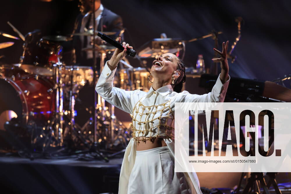 Bilder des Jahres 2022, Entertainment 02 Februar Entertainment Themen der Woche KW06 (220212) -- ALULA, Feb. 12, 2022 -- Alicia Keys performs during the One Night Only concert in AlUla, Saudi Arabia, Feb. 11, 2022. ) SAUDI ARABIA-ALULA-CONCERT-ALICIA KEYS WangxHaizhou
