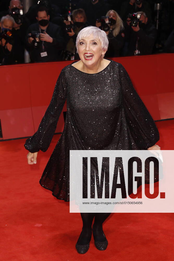 Bilder des Jahres 2022, Entertainment 02 Februar Entertainment Themen der Woche KW06 Eröffnung der 72. Berlinale Opening of the 72th Berlinale Claudia Roth auf dem roten Teppich bei der Eröffnung der 72. Berlinale Opening of the 72th Berlinale im Berlinale Palast in Berlin.