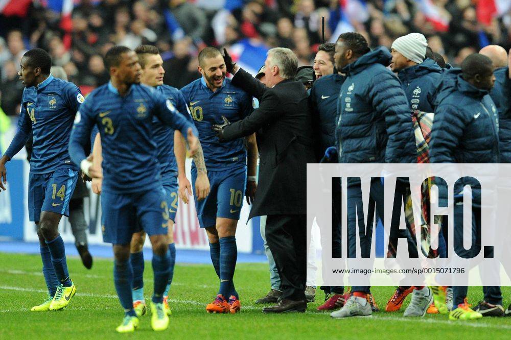 Didier Deschamps (entraineur -selectionneur France) joie de Karim Benzema apres son but FOOTBALL : France vs Ukraine - Barrages CDM 2014 - 19 11 2013 N.LeGouic FEP Panoramic