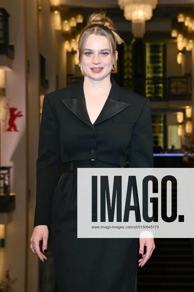 Luna Wedler bei der Premiere des Kinofilms Der Passfälscher The Forger auf der Berlinale 2022 72. Internationale Filmfestspiele Berlin im Friedrichstadt-Palast. Berlin, 13.02.2022 Foto:xF.xFuturexImage