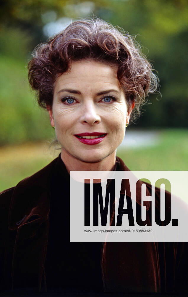 GUDRUN LANDGREBE Gudrun Landgrebe, deutsche Schauspielerin, Film- und TV- Darstellerin, Portrait von 1996. Gudrun Landgrebe, German actress, Film and TV actress, portrait from 1996., Deutschland