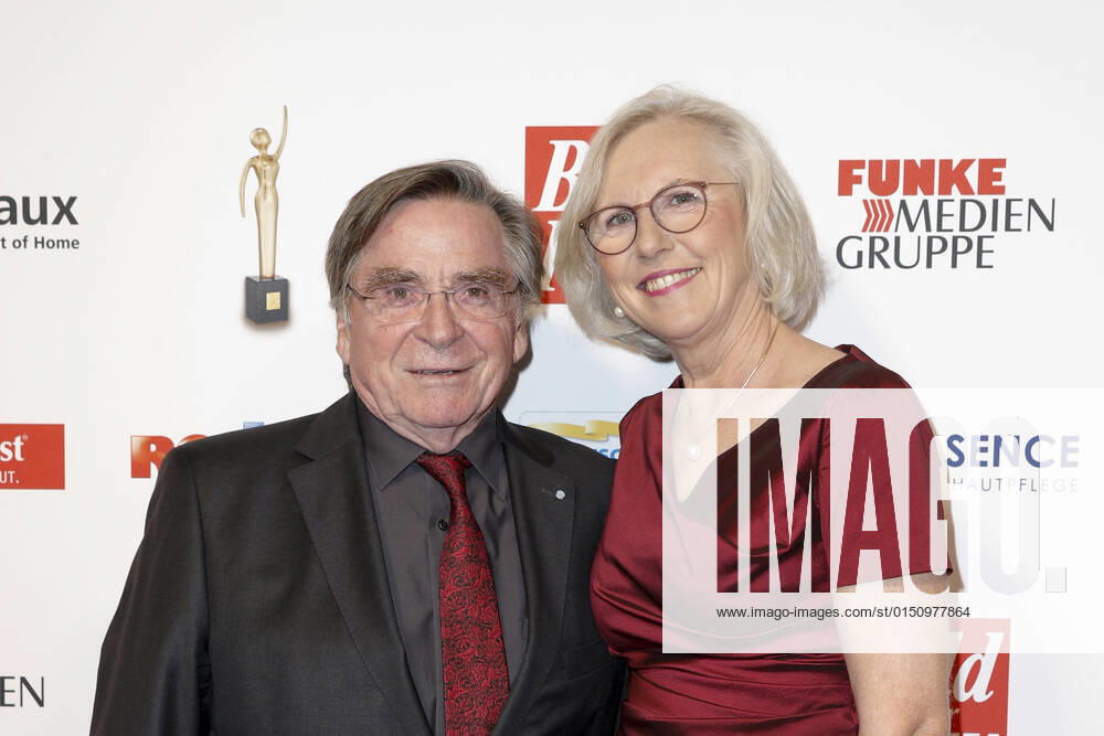 Elmar Wepper mit Ehefrau Anita bei der 13. Verleihung der Goldenen Bild der Frau im Stage Operettenhaus am 23. Oktober 2019 in Hamburg