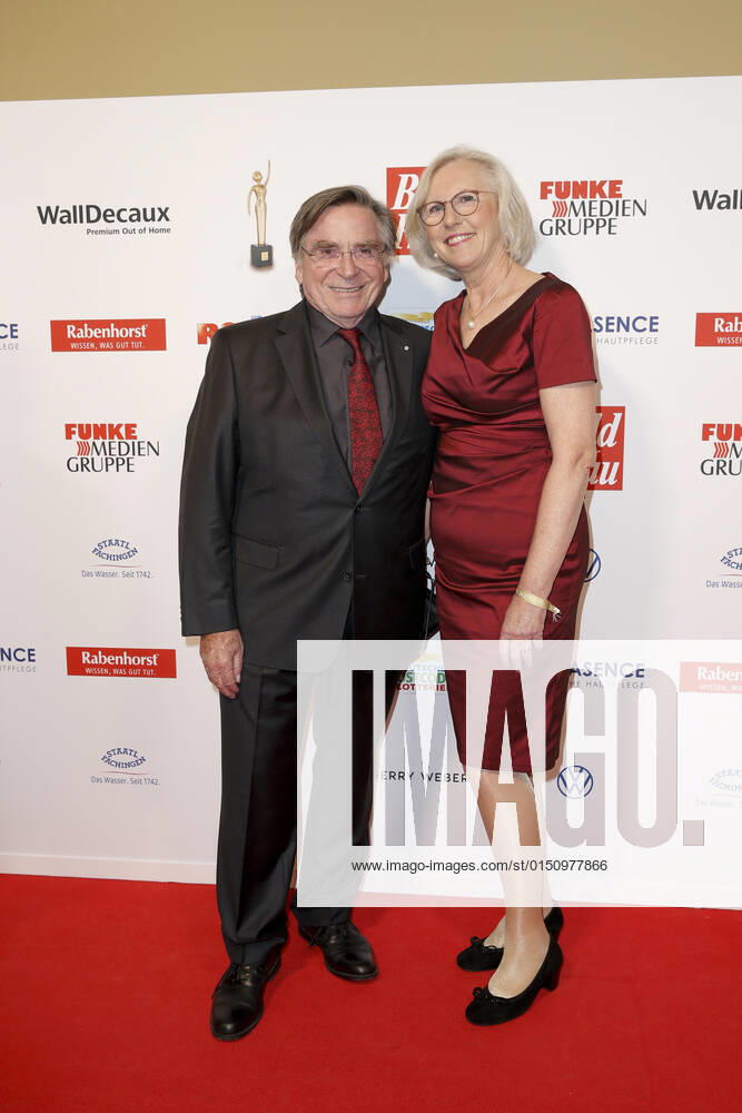 Elmar Wepper mit Ehefrau Anita bei der 13. Verleihung der Goldenen Bild der Frau im Stage Operettenhaus am 23. Oktober 2019 in Hamburg
