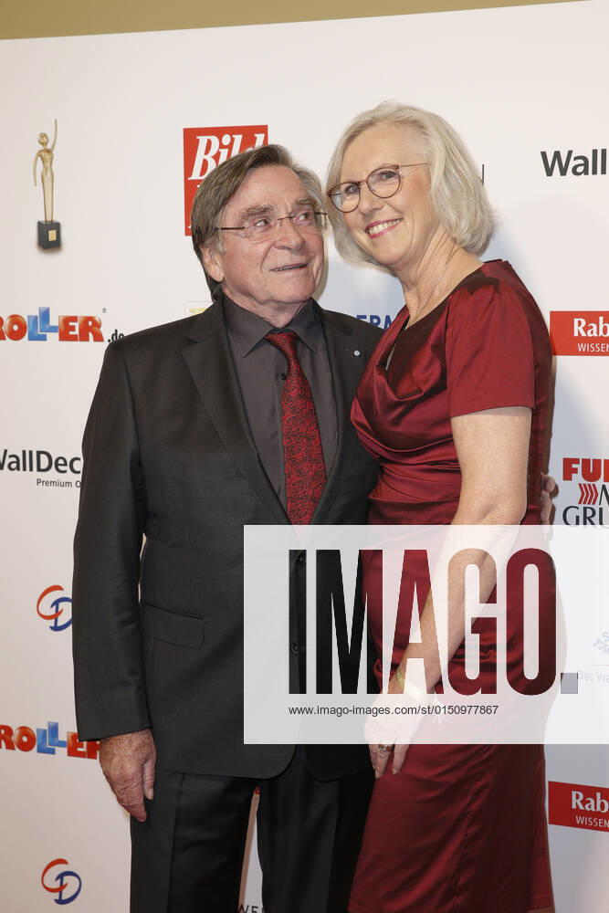 Elmar Wepper mit Ehefrau Anita bei der 13. Verleihung der Goldenen Bild der Frau im Stage Operettenhaus am 23. Oktober 2019 in Hamburg