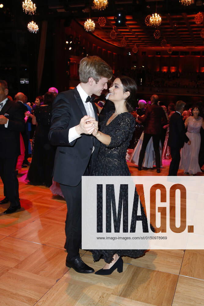 Timur Bartels mit Freundin Michelle Math 25. Leipziger Opernball 2019 am 27. Oktober 2019 in der Oper Leipzig