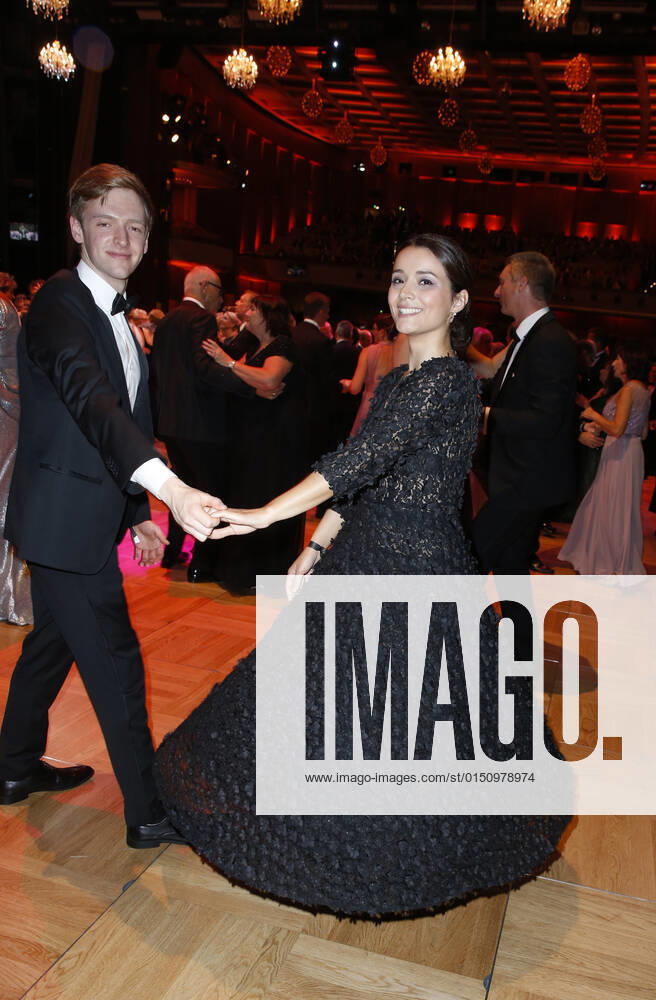 Timur Bartels mit Freundin Michelle Math 25. Leipziger Opernball 2019 am 27. Oktober 2019 in der Oper Leipzig