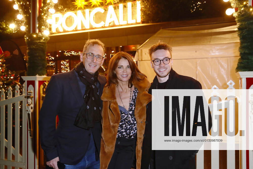 Gerit Kling mit Ehemann Wolfram Becker und Sohn Leon 16.Original Roncalli Weihnachtscircus am 19. Dezember 2019 im Tempodrom in Berlin