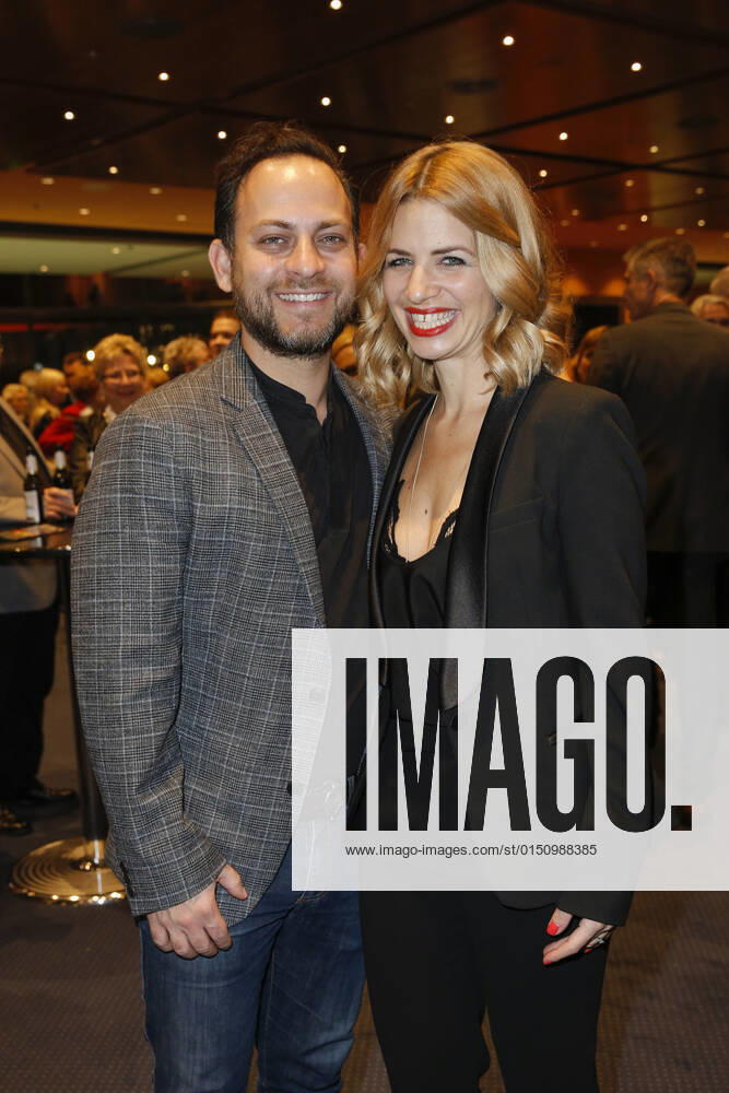 Susan Sideropoulos mit Ehemann Jakob Shtizberg Thats Life Das Sinatra-Musical Weltpremiere im Theater am Potsdamer Platz am 08. Januar 2020 in Berlin