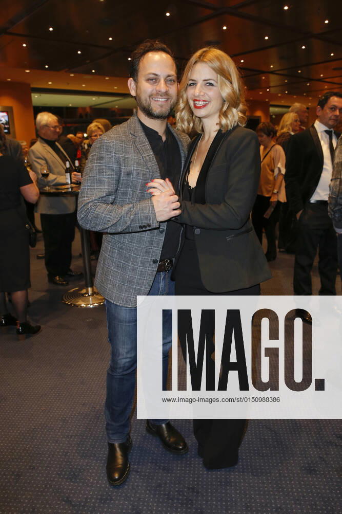 Susan Sideropoulos mit Ehemann Jakob Shtizberg Thats Life Das Sinatra-Musical Weltpremiere im Theater am Potsdamer Platz am 08. Januar 2020 in Berlin