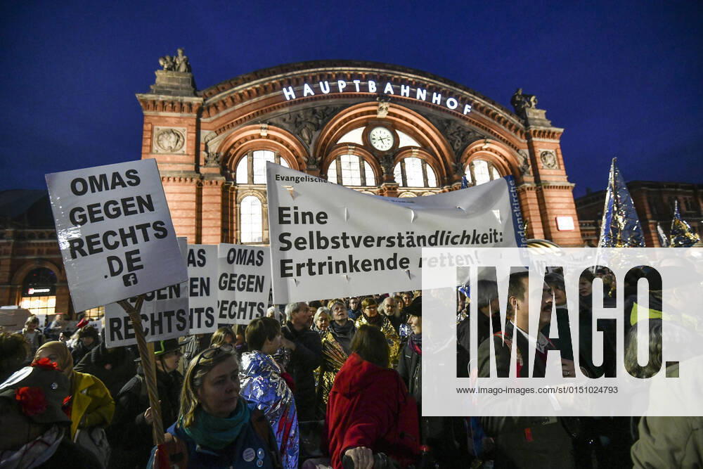 Demo Bremen zeigt Gesicht Demo gegen rechte Gewalt: Bremen zeigt Gesicht.