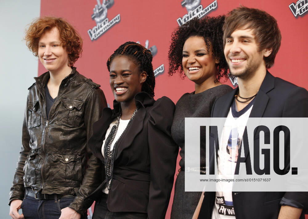 Michael Schulte ( Team Rea Garvey) Ivy Quainoo (Team BOSSHOSS) Kim Sanders (Team Nena) Max Giesinger (Team Xavier Naidoo) Fotocall The Voice of Germany mit den vier Finalisten der Show am 8. Februar 2012 vor Brandenburger Tor in Berlin