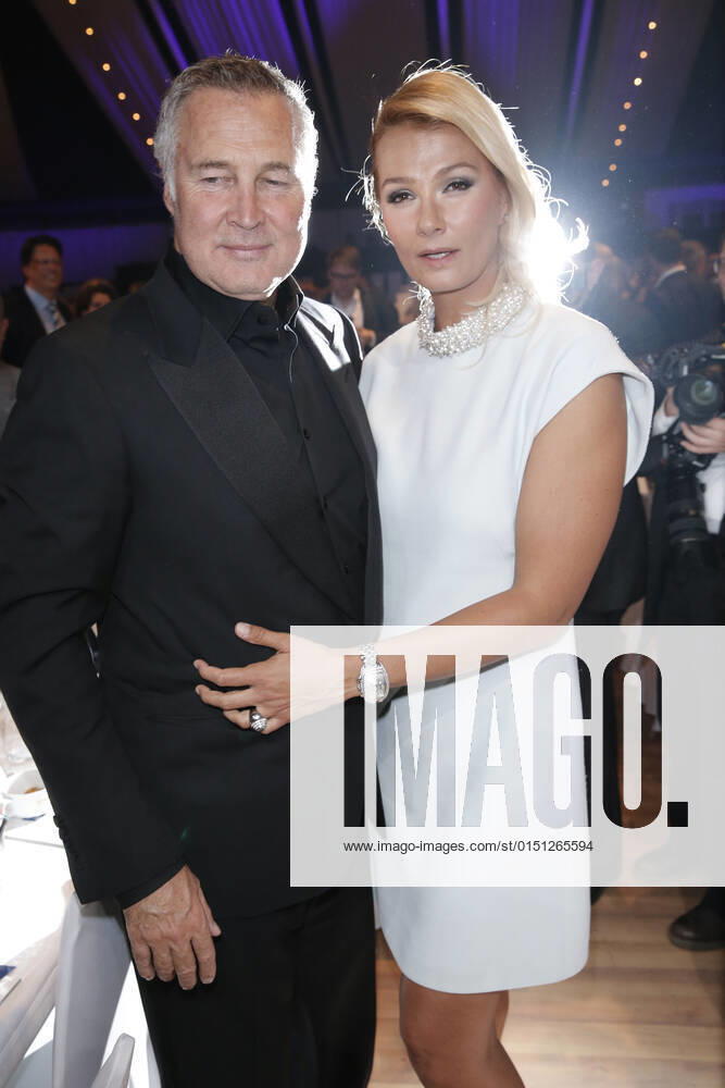 Franziska van Almsick mit Jürgen B. Harder Verleihung 19. Radio Regenbogen Award 22. April 2016 im Europa-Park Confertainment Center in Rust