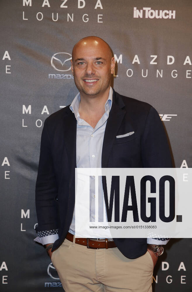 Christian Tews Mazda-Spring-Cocktail in Kooperation mit dem Magazin InTouch am 27. April 2017 im Mazda Pop Up-Store, Schadowstrasse 60 in Düsseldorf