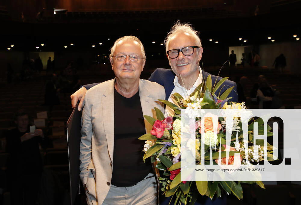 Preisträger Herbert Fritsch mit Laudator Frank Castorf Berliner Theaterpreis Verleihung am 7. Mai 2017 im Haus der Berliner Festspiele in Berlin