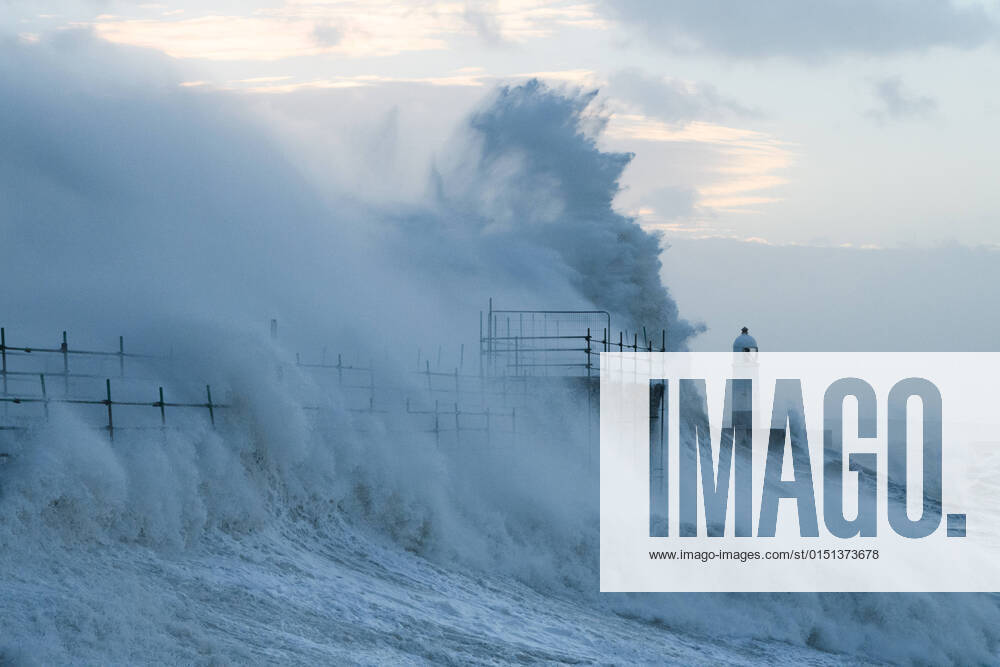 UK weather: Large waves crash over the sea defences this morning, as Storm Eunice arrives. Where: Porthcawl, South Wales, United Kingdom When: 18 Feb 2022 Credit: Andrew Bartlett Cover Images
