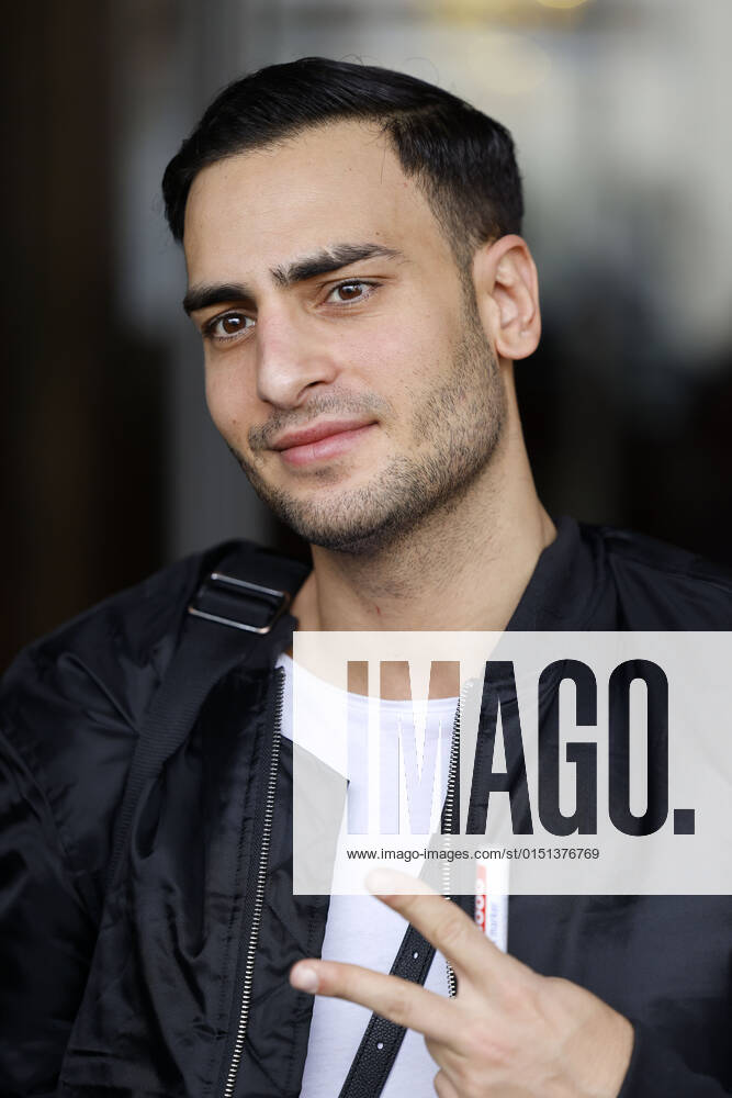 Timur Ülker bei der Abfahrt zu den Dreharbeiten der RTL-Tanzshow Let s Dance 2022 in den MMC-Studios in Köln Ossendorf. Köln