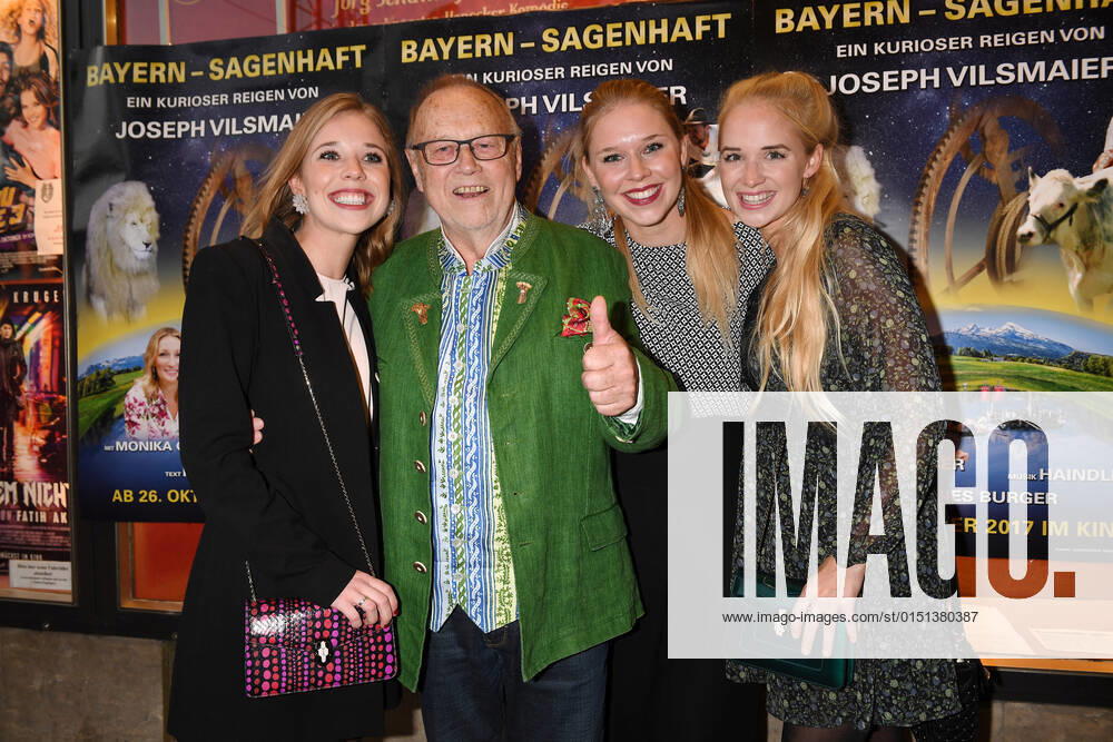 Joseph Vilsmaier mit seinen Töchtern Josefine, Theresa und Janina Premiere von Bavaria - Sagenhaft im Kino am Sendlinger Tor in München am 19. Oktober 2017