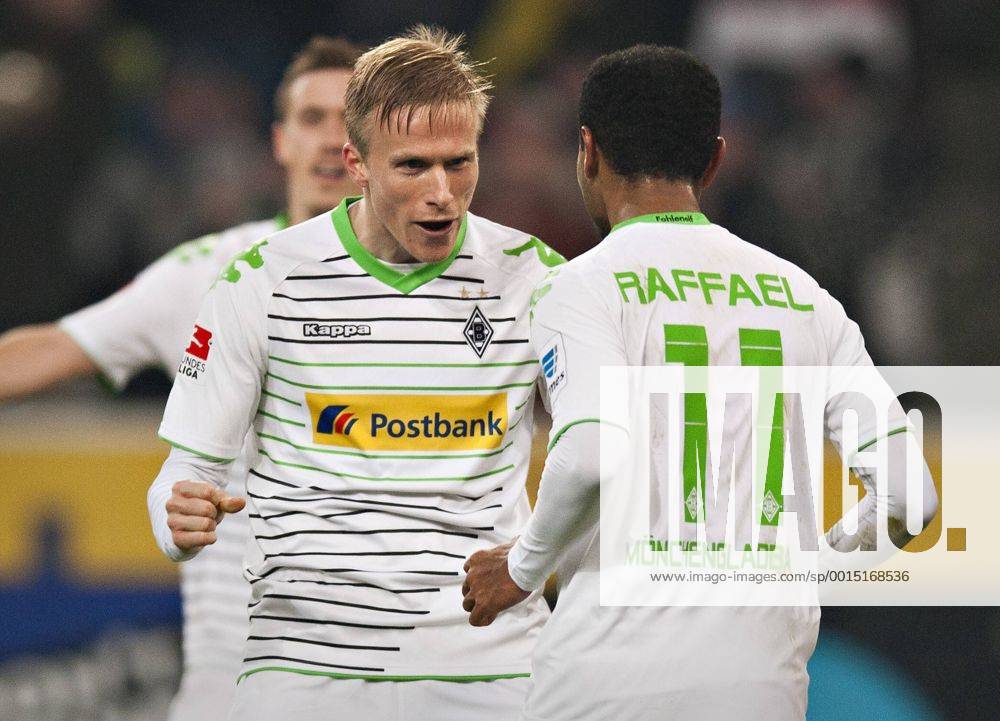Mönchengladbach, 01.12.2013, Borussia Park Torjubel: Oscar Wendt (BMG), Raffael (BMG) VfL Borussia Mönchengladbach - SC Freiburg