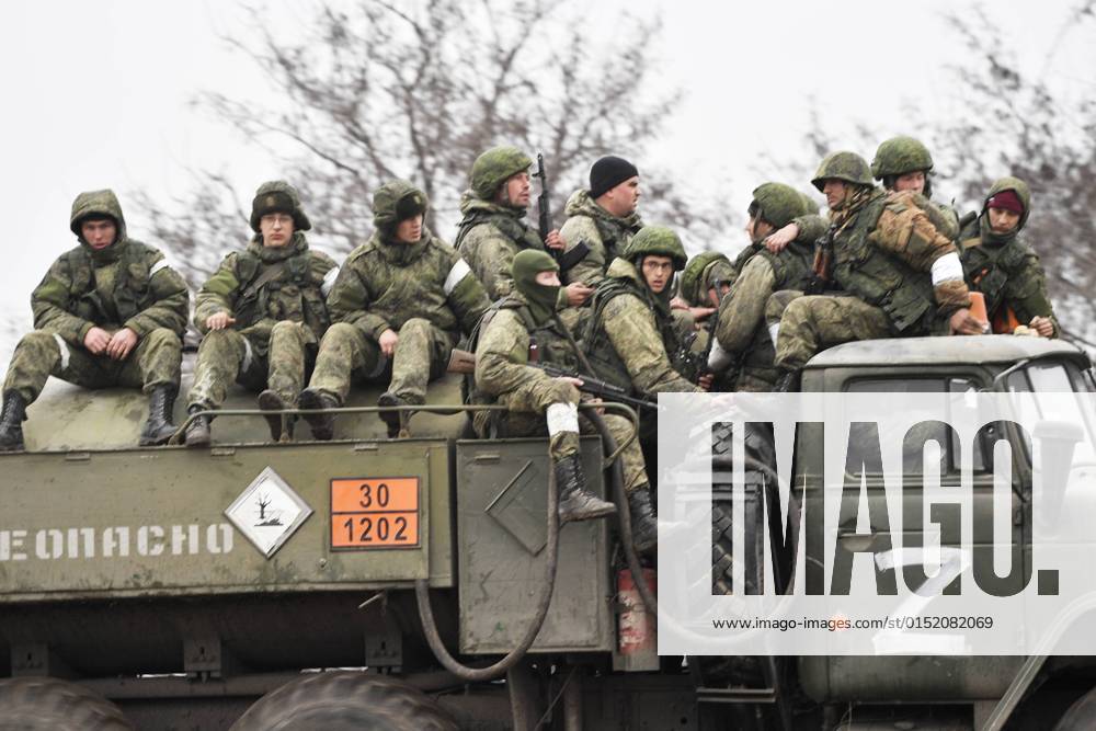 Russia Ukraine Military Operation 8125946 25.02.2022 Russian servicemen are seen in Armyansk in the northern part of Crimea, Russia. On February 24 Russian President Vladimir Putin announced a military operation in Ukraine following recognition of independence of breakaway Donbas republics.