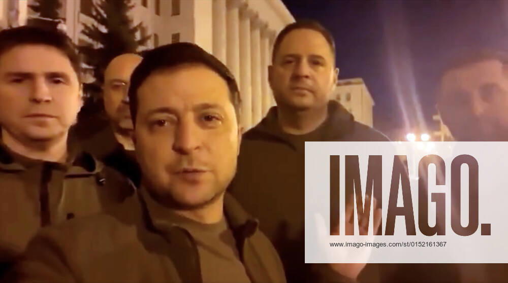 Ukrainian President VOLODYMYR ZELENSKY, surrounded by several top officials, addressed the country Friday night local time from the doorstep of the presidential administration in central Kyiv to show he and other leaders haven t fled the capital. Kyiv Ukraine - ZUMA 20220225_int_z03_030