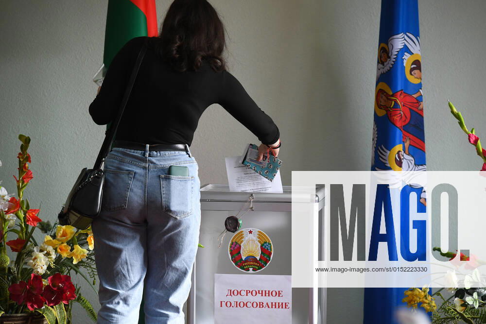 Belarus Constitutional Referendum 8127109 26.02.2022 A woman casts her ballot during an early voting in a referendum on amendments to the Belorussian constitution at a polling station in Minsk, Belarus. Early voting takes place from February 22 to 26. The main voting day for the referendum is the 27th of February. Alexandr Kryazhev Sputnik Minsk Belarus