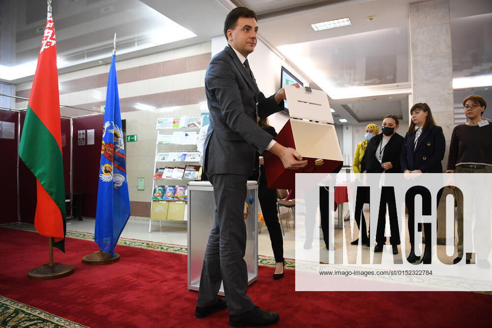 Belarus Constitutional Referendum 8127649 27.02.2022 A member of an electoral commission shows an empty voting box before sealing it at the voting in a referendum on amendments to the Belorussian constitution at a polling station in Minsk, Belarus. Alexandr Kryazhev Sputnik Minsk Belarus