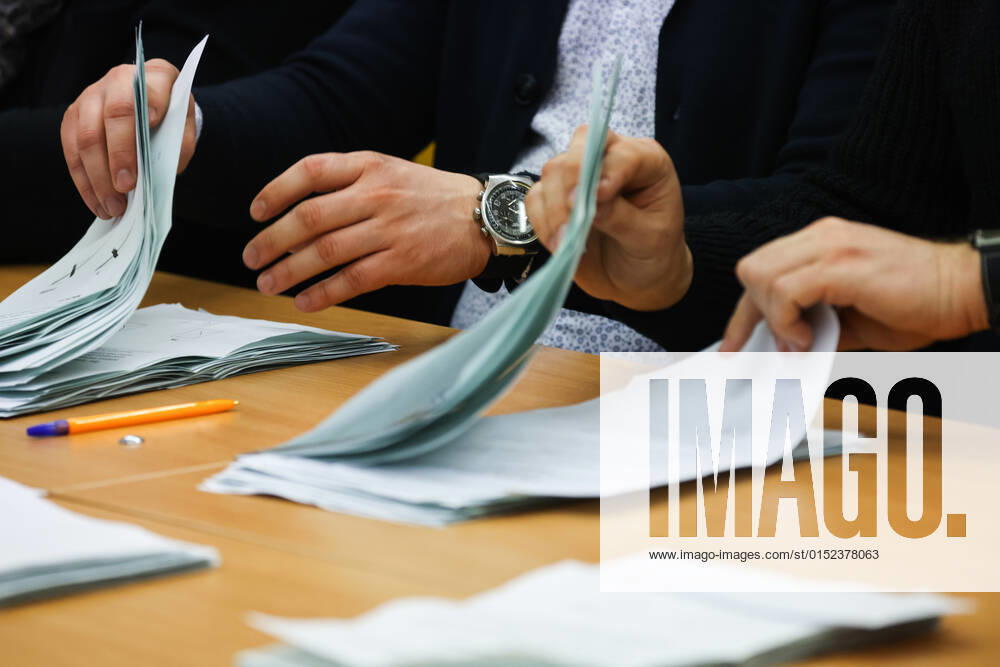 MINSK, BELARUS – FEBRUARY 27, 2022: Election commission staff count votes after the 2022 Belarusian constitutional referendum at polling station No 50. In August 2020, mass protests erupted in major cities across Belarus after the results of the 2020 Belarusian presidential election were announced. Belarusian President Lukashenko announced plans for amendments to the constitution and his readiness to redistribute presidential powers to the other branches of government. Peter Kovalev TASS TS125A15