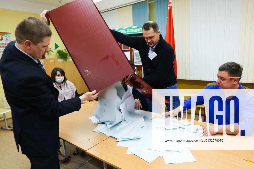 MINSK, BELARUS – FEBRUARY 27, 2022: Election commission staff count votes after the 2022 Belarusian constitutional referendum at polling station No 50. In August 2020, mass protests erupted in major cities across Belarus after the results of the 2020 Belarusian presidential election were announced. Belarusian President Lukashenko announced plans for amendments to the constitution and his readiness to redistribute presidential powers to the other branches of government. Peter Kovalev TASS TS125A17