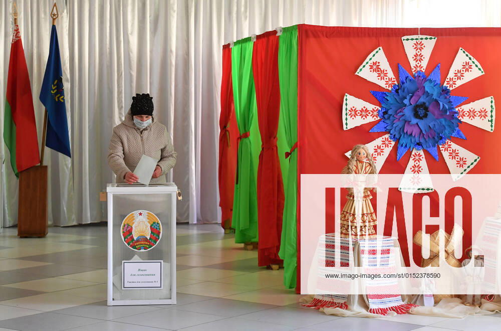 Belarus Constitutional Referendum 8128229 27.02.2022 A woman casts her ballot during a referendum on amendments to the Belorussian constitution at a polling station in Lelchitsy, Gomel region, Belarus. Viktor Drachev Sputnik Gomel region Belarus