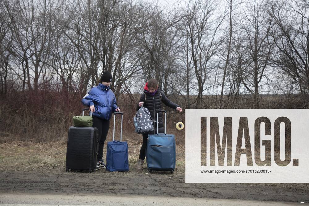 Ukrainische Flüchtlinge an der Grenze, Mostyska, Ukraine, Europa