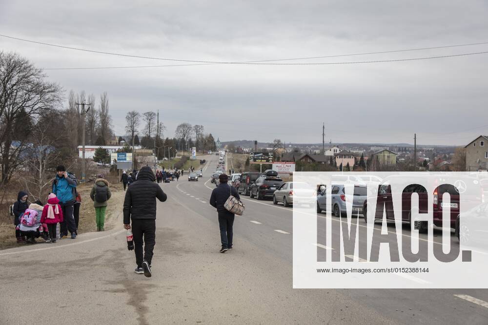 Ukrainische Flüchtlinge an der Grenze, Mostyska, Ukraine, Europa