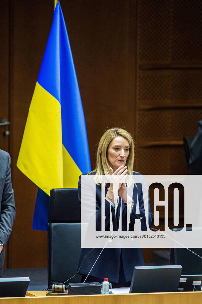 European Parliament chairwoman Roberta Metsola gives a standing ovation after a speech of Volodymyr Oleksandrovytsj Zelensky, president of Ukraine during a plenary session of the European parliament, in Brussels, Tuesday 01 March 2022, on the invasion of Ukraine and a vote on a motion for a resolution on Russian aggression against Ukraine. JONASxROOSENS 15888703