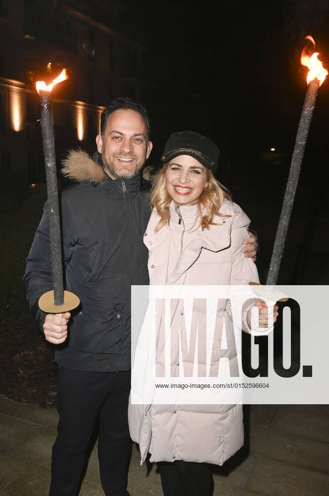 Susan Sideropoulos mit Ehemann Jakob Shtizberg beim Offiziellen Opening der Baltic Lights 2022 mit Fackellauf an der Alex Strandbar. Heringsdorf