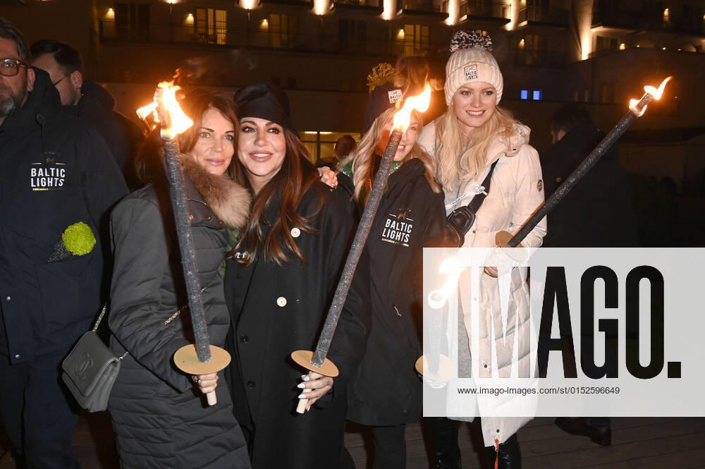 Gerit Kling, Simone Thomalla, Nina Ensmann und Franziska Knuppe beim Offiziellen Opening der Baltic Lights 2022 mit Fackellauf an der Alex Strandbar. Heringsdorf