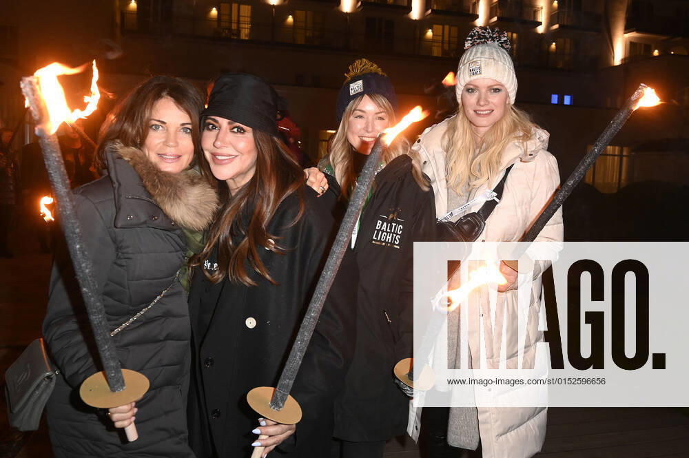 Gerit Kling, Simone Thomalla, Nina Ensmann und Franziska Knuppe beim Offiziellen Opening der Baltic Lights 2022 mit Fackellauf an der Alex Strandbar. Heringsdorf