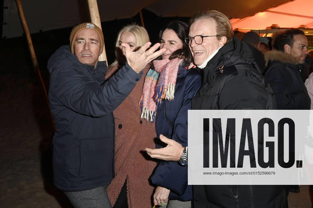 Jan Sosniok, Gesine Lippert, Nadine Möllers und Wolfgang Lippert beim Offiziellen Opening der Baltic Lights 2022 mit Fackellauf an der Alex Strandbar. Heringsdorf