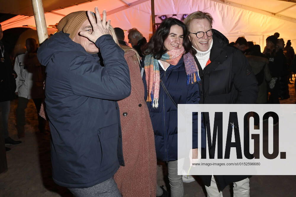 Jan Sosniok, Gesine Lippert, Nadine Möllers und Wolfgang Lippert beim Offiziellen Opening der Baltic Lights 2022 mit Fackellauf an der Alex Strandbar. Heringsdorf