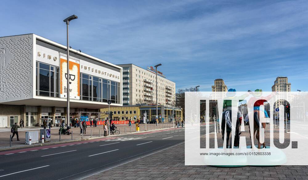 Das Kino International in der Karl-Marx-Allee am Straußberger Platz, Berlin, Deutschland, Europa