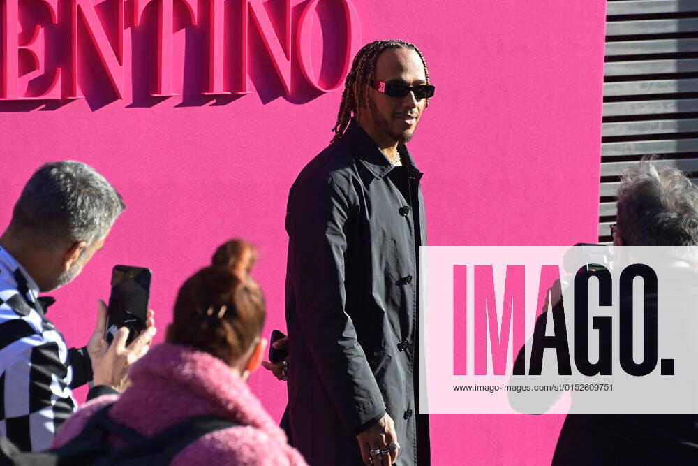 Bilder des Jahres 2022, Entertainment 03 März Entertainment Themen der Woche KW09 Lewis Hamilton CELEBRITES : Arrivees et departs du defile Valentino - Paris - 06 03 2022 FedericoPestellini Panoramic