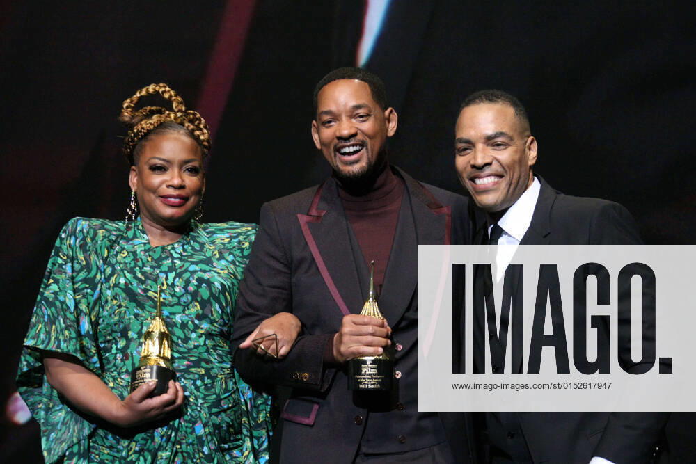 Will Smith, Aunjanue Ellis and Reinaldo Marcus Green seen onstage at the Outstanding Performers of the Year Award tribute during the 37th Annual Santa Barbara International Film Festival at Arlington Theatre on March 6, 2022 in Santa Barbara, California. Santa Barbara USA - ZUMAs181 20220306_zea_s181_054