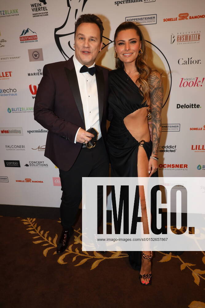 Bilder des Jahres 2022, Entertainment 03 März Entertainment Themen der Woche KW10 WOMAN OF THE YEAR AWARD 2022 Wien, Hotel Hyatt, 08. 03. 2022 Guido Maria KRETSCHMER, Sophia THOMALLA